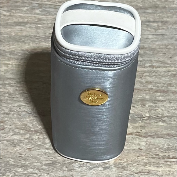 New Christian Dior 4-piece skincare bundle set with cosmetic bag - Picture 3 of 16